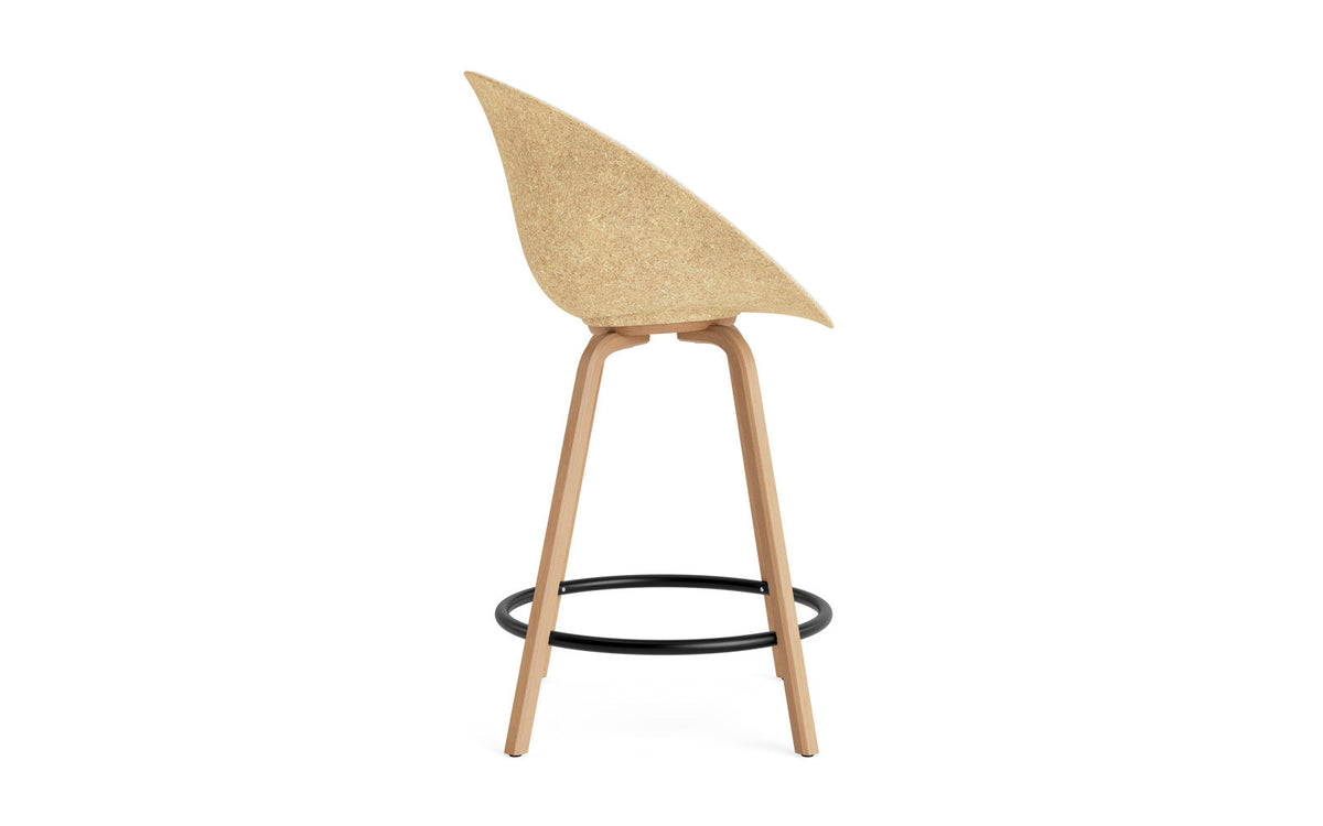 Mat Barstuhl mit Armlehne 65 cm Frontpolster Hanffasern Buchenholz/schwarz in Hallingdal 110 präsentiert im Onlineshop von KAQTU Design AG. Barstuhl ist von Normann Copenhagen
