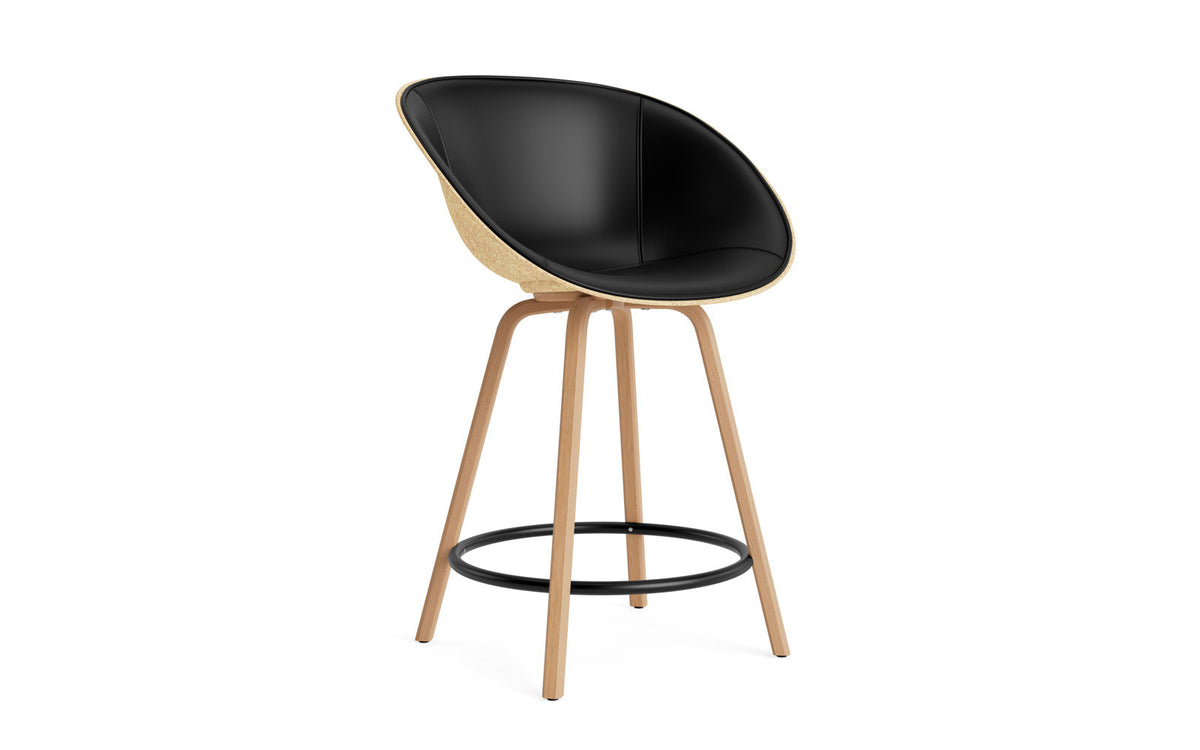 Mat Barstuhl mit Armlehne 65 cm Frontpolster Hanffasern Buchenholz/schwarz in Ultra 41599 präsentiert im Onlineshop von KAQTU Design AG. Barstuhl ist von Normann Copenhagen