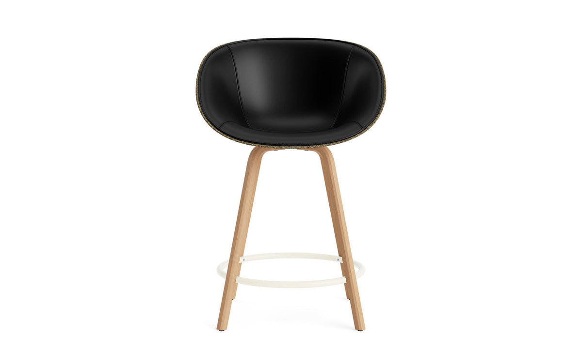 Mat Barstuhl mit Armlehne 65 cm Frontpolster Seegras Buchenholz/creme in Ultra 41599 präsentiert im Onlineshop von KAQTU Design AG. Barstuhl ist von Normann Copenhagen