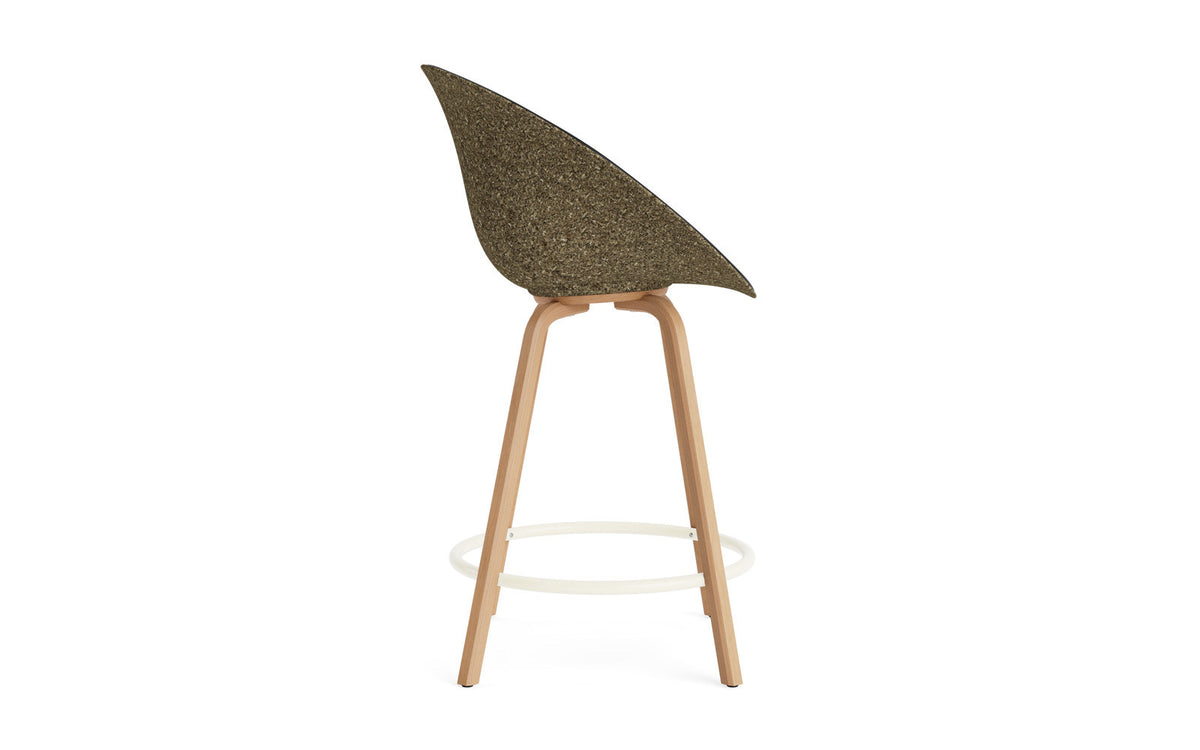Mat Barstuhl mit Armlehne 65 cm Frontpolster Seegras Buchenholz/creme in Ultra 41599 präsentiert im Onlineshop von KAQTU Design AG. Barstuhl ist von Normann Copenhagen