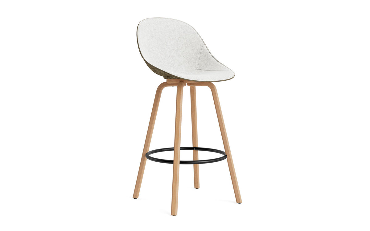 Mat Barstuhl 75 cm Frontpolster Seegras Buchenholz/schwarz in Hallingdal 110 präsentiert im Onlineshop von KAQTU Design AG. Barstuhl ist von Normann Copenhagen