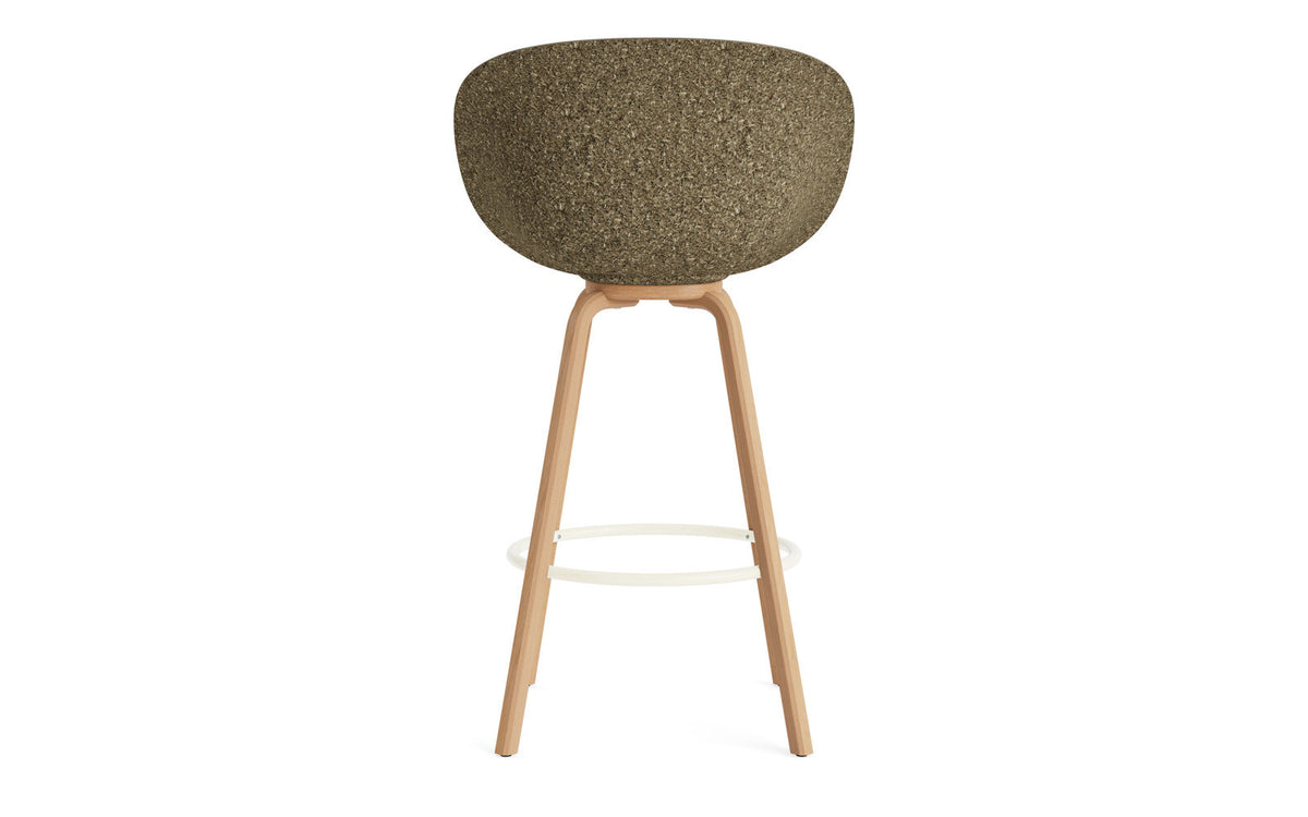Mat Barstuhl mit Armlehne 75 cm Frontpolster Seegras Buchenholz/creme in Hallingdal 110 präsentiert im Onlineshop von KAQTU Design AG. Barstuhl ist von Normann Copenhagen
