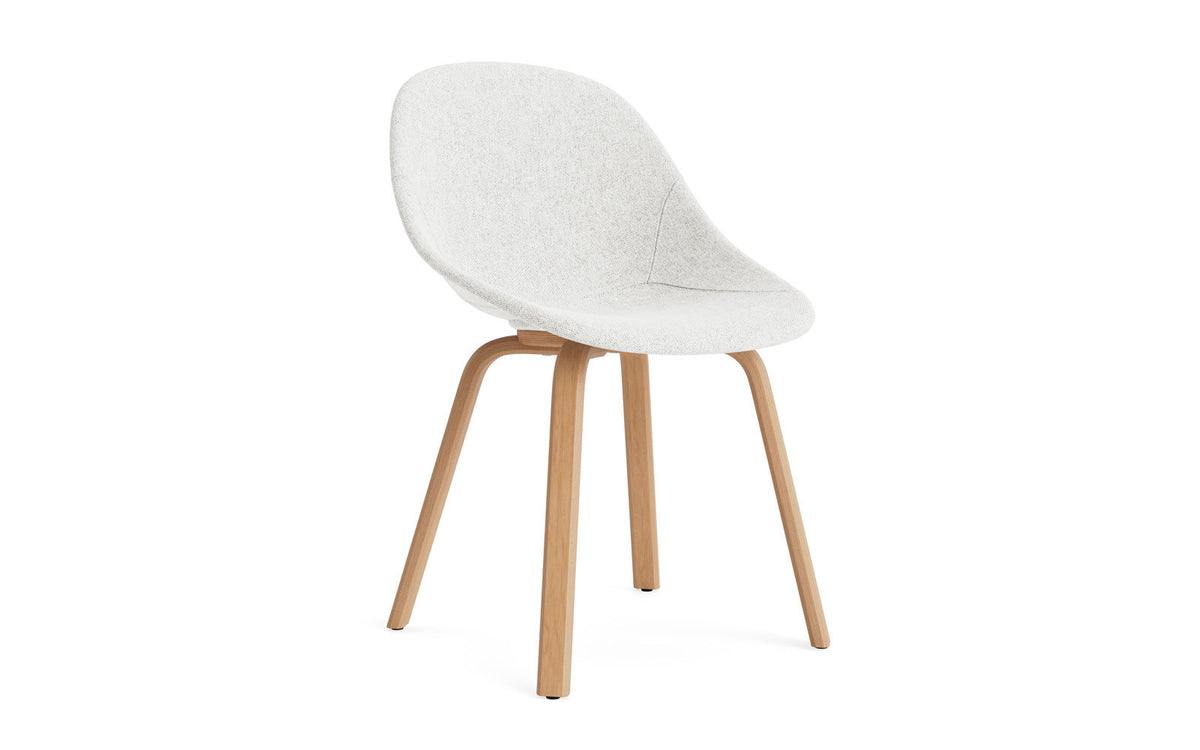 Mat Stuhl vollpolster Buchenholz in Hallingdal 110 präsentiert im Onlineshop von KAQTU Design AG. Stuhl ist von Normann Copenhagen