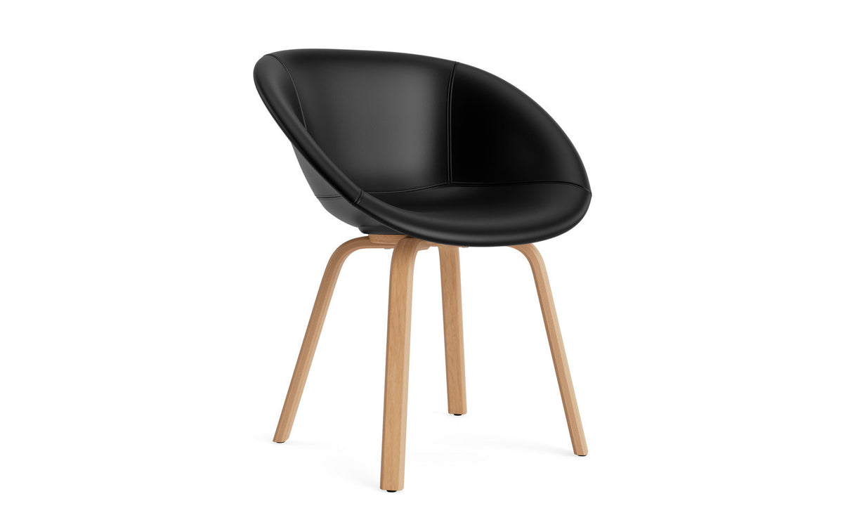 Mat Lehnstuhl vollpolster Buchenholz in Ultra 41599 präsentiert im Onlineshop von KAQTU Design AG. Stuhl mit Armlehne ist von Normann Copenhagen