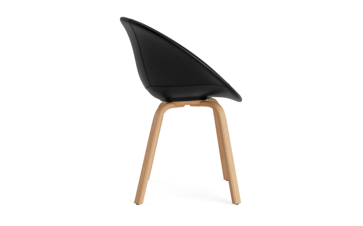 Mat Lehnstuhl vollpolster Buchenholz in Ultra 41599 präsentiert im Onlineshop von KAQTU Design AG. Stuhl mit Armlehne ist von Normann Copenhagen