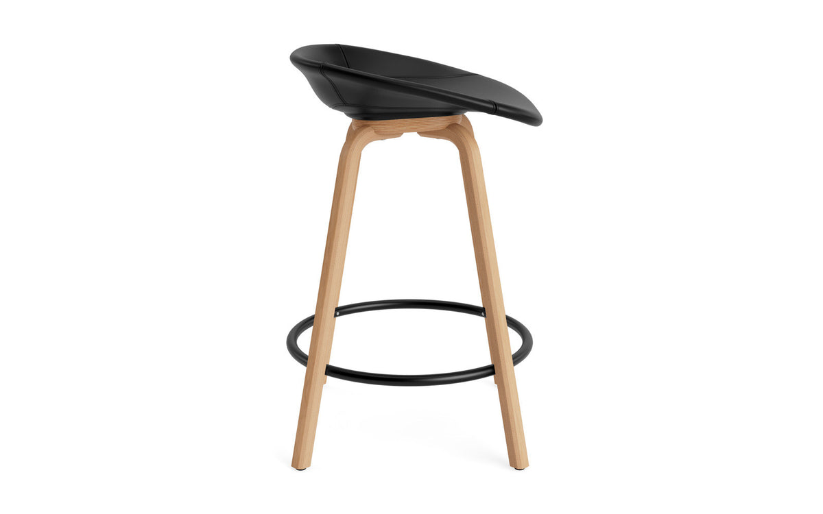 Mat Barstuhl 65 cm vollpolster Buchenholz/schwarz in Ultra 41599 präsentiert im Onlineshop von KAQTU Design AG. Barstuhl ist von Normann Copenhagen