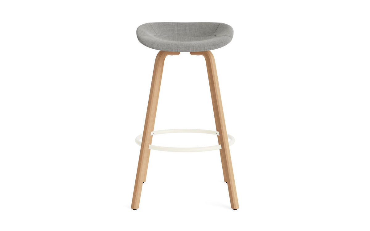 Mat Barstuhl 75 cm vollpolster Buchenholz/creme in Remix 133 präsentiert im Onlineshop von KAQTU Design AG. Barstuhl ist von Normann Copenhagen