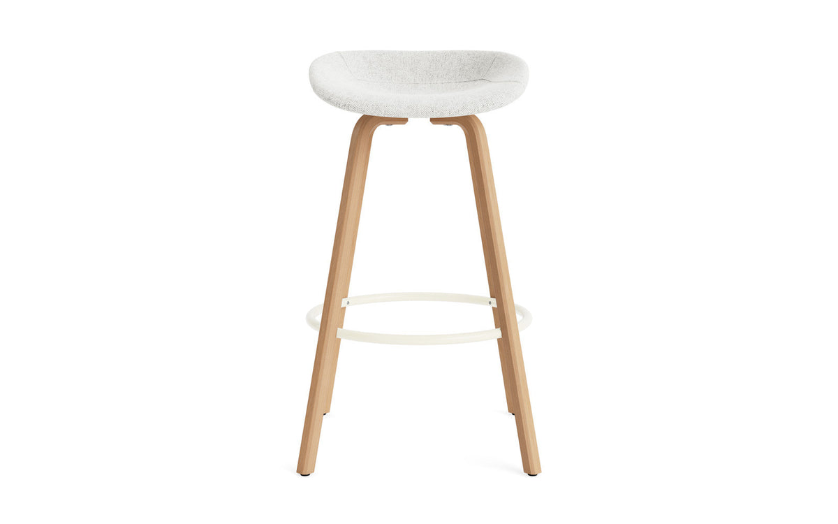 Mat Barstuhl 75 cm vollpolster Buchenholz/creme in Hallingdal 110 präsentiert im Onlineshop von KAQTU Design AG. Barstuhl ist von Normann Copenhagen