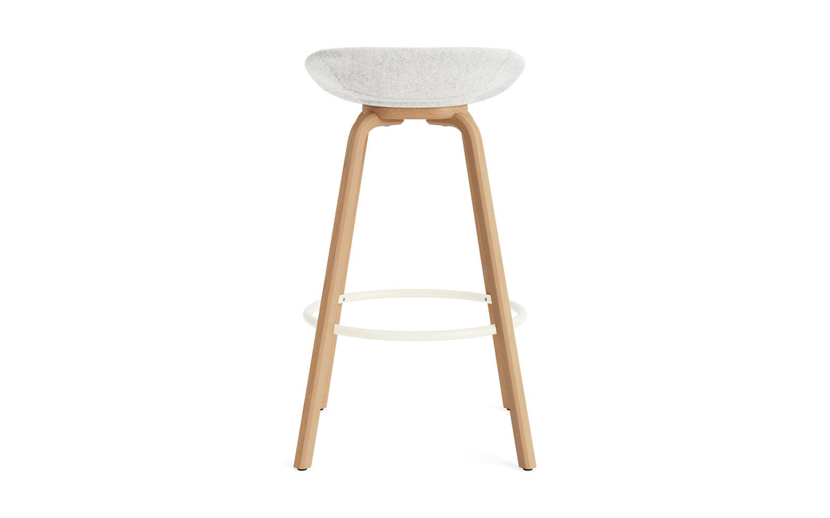 Mat Barstuhl 75 cm vollpolster Buchenholz/creme in Hallingdal 110 präsentiert im Onlineshop von KAQTU Design AG. Barstuhl ist von Normann Copenhagen