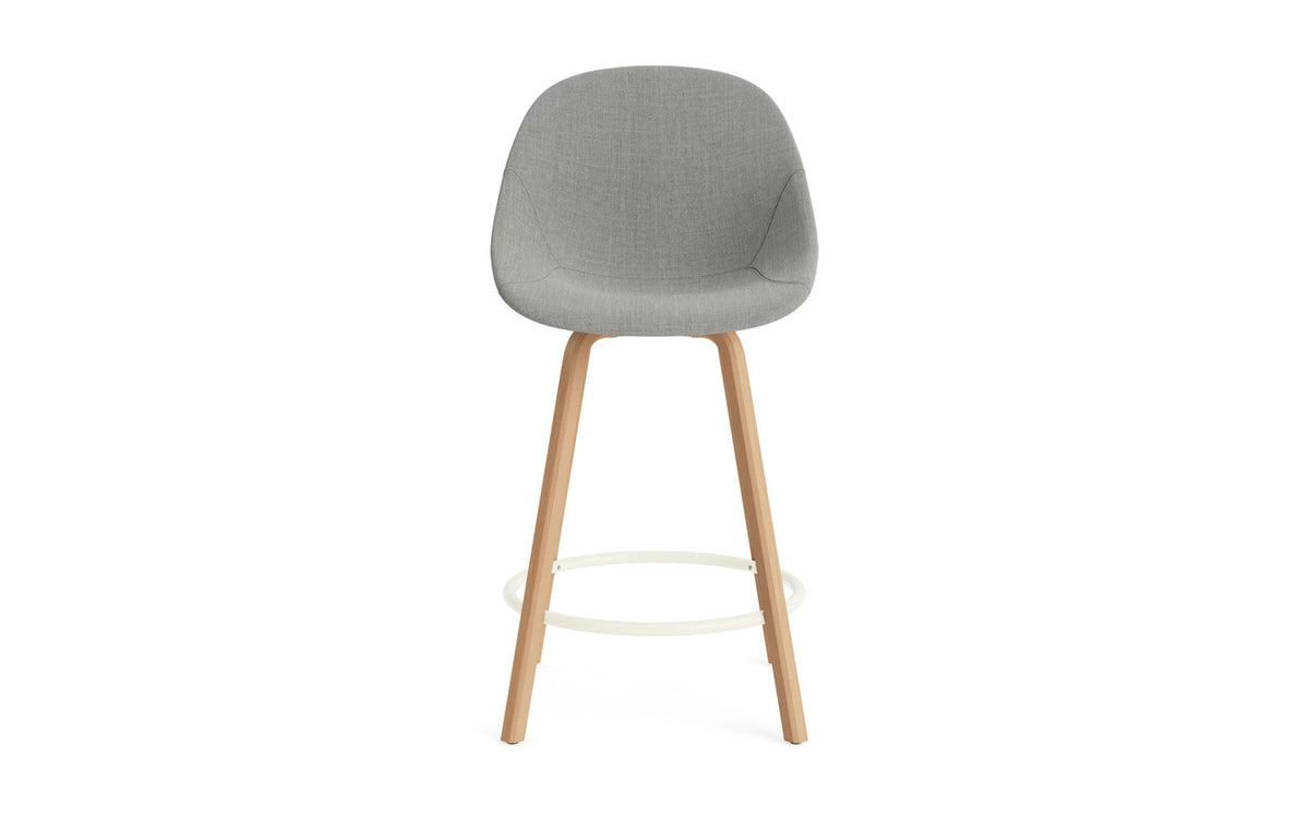 Mat Barstuhl 65 cm vollpolster Buchenholz/creme in Remix 133 präsentiert im Onlineshop von KAQTU Design AG. Barstuhl ist von Normann Copenhagen