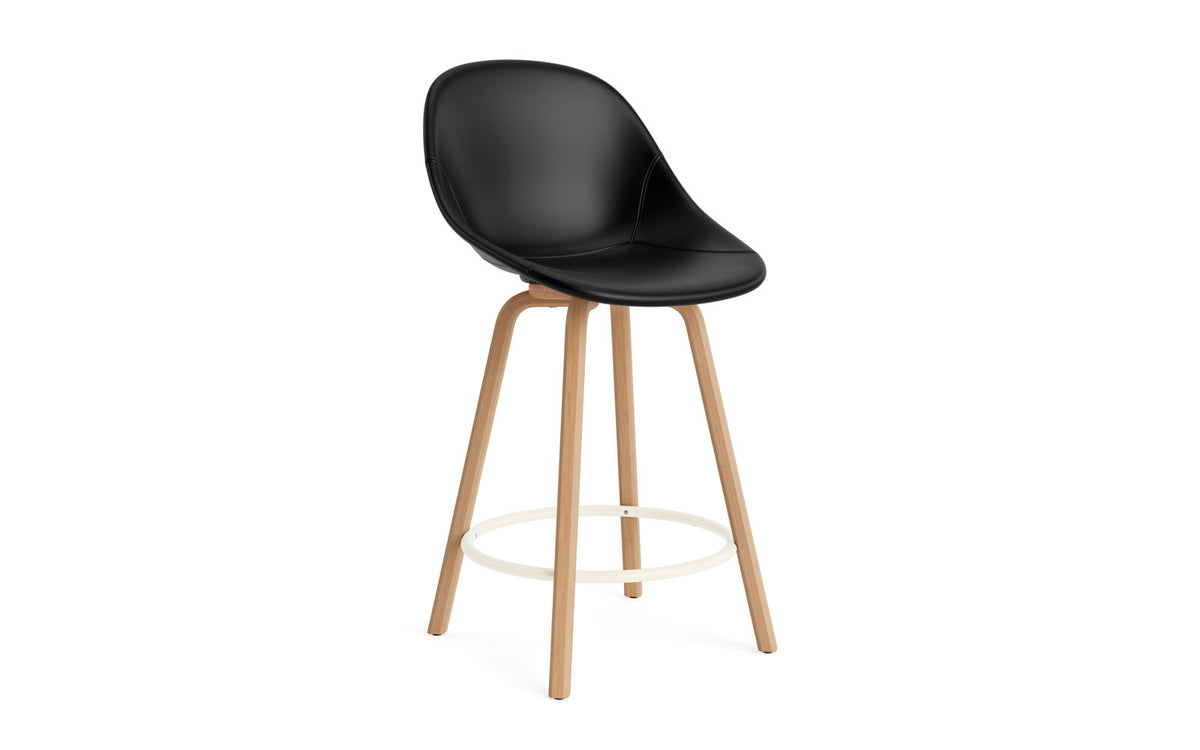 Mat Barstuhl 65 cm vollpolster Buchenholz/creme in Ultra 41599 präsentiert im Onlineshop von KAQTU Design AG. Barstuhl ist von Normann Copenhagen
