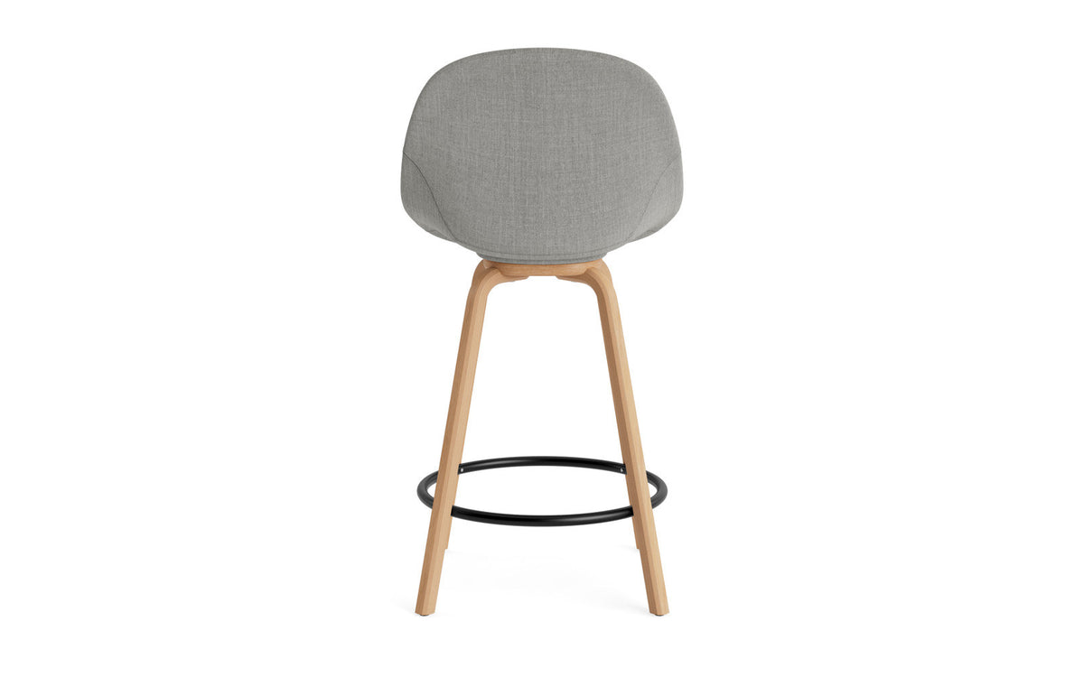 Mat Barstuhl 65 cm vollpolster Buchenholz/schwarz in Remix 133 präsentiert im Onlineshop von KAQTU Design AG. Barstuhl ist von Normann Copenhagen