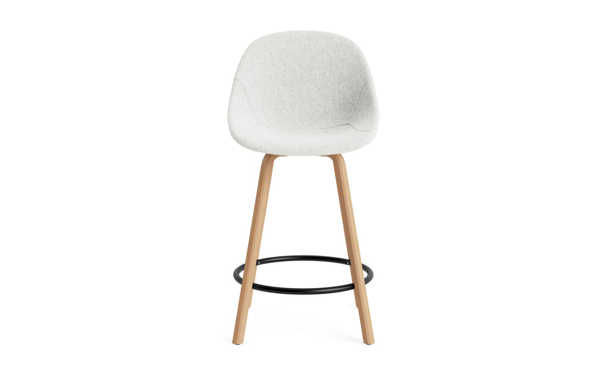 Mat Barstuhl 65 cm vollpolster Buchenholz/schwarz in Hallingdal 110 präsentiert im Onlineshop von KAQTU Design AG. Barstuhl ist von Normann Copenhagen