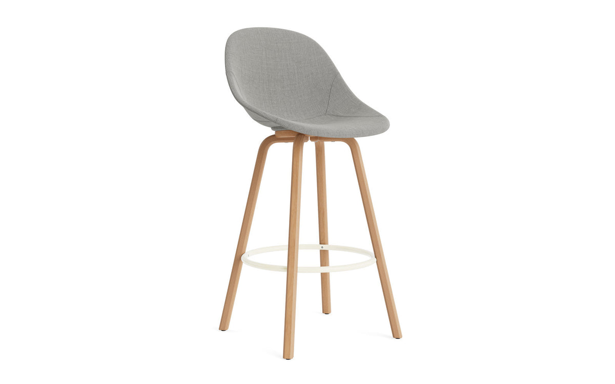 Mat Barstuhl 75 cm vollpolster Buchenholz/creme in Remix 133 präsentiert im Onlineshop von KAQTU Design AG. Barstuhl ist von Normann Copenhagen