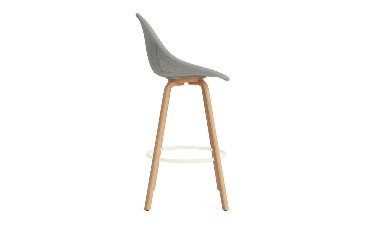 Mat Barstuhl 75 cm vollpolster Buchenholz/creme in Remix 133 präsentiert im Onlineshop von KAQTU Design AG. Barstuhl ist von Normann Copenhagen