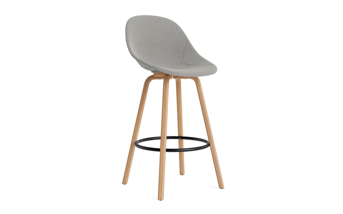 Mat Barstuhl 75 cm vollpolster Buchenholz/schwarz in Remix 133 präsentiert im Onlineshop von KAQTU Design AG. Barstuhl ist von Normann Copenhagen