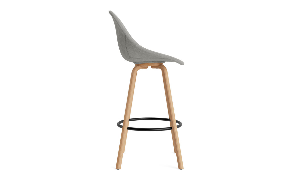 Mat Barstuhl 75 cm vollpolster Buchenholz/schwarz in Remix 133 präsentiert im Onlineshop von KAQTU Design AG. Barstuhl ist von Normann Copenhagen
