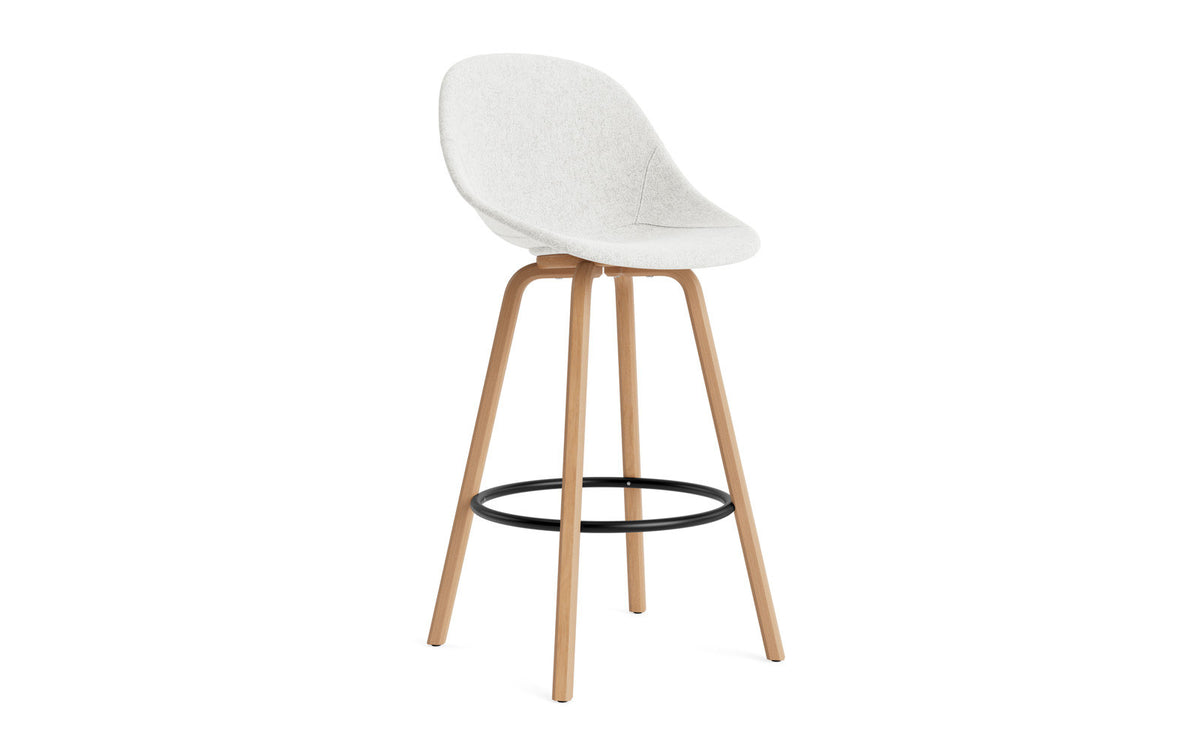 Mat Barstuhl 75 cm vollpolster Buchenholz/schwarz in Hallingdal 110 präsentiert im Onlineshop von KAQTU Design AG. Barstuhl ist von Normann Copenhagen