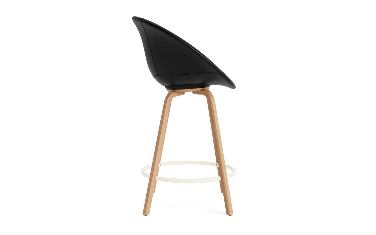Mat Barstuhl mit Armlehne 65 vollpolster Buchenholz/creme in Ultra 41599 präsentiert im Onlineshop von KAQTU Design AG. Barstuhl ist von Normann Copenhagen