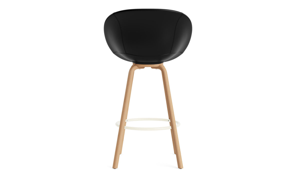 Mat Barstuhl mit Armlehne 75 cm vollpolster Buchenholz/creme in Ultra 41599 präsentiert im Onlineshop von KAQTU Design AG. Barstuhl ist von Normann Copenhagen