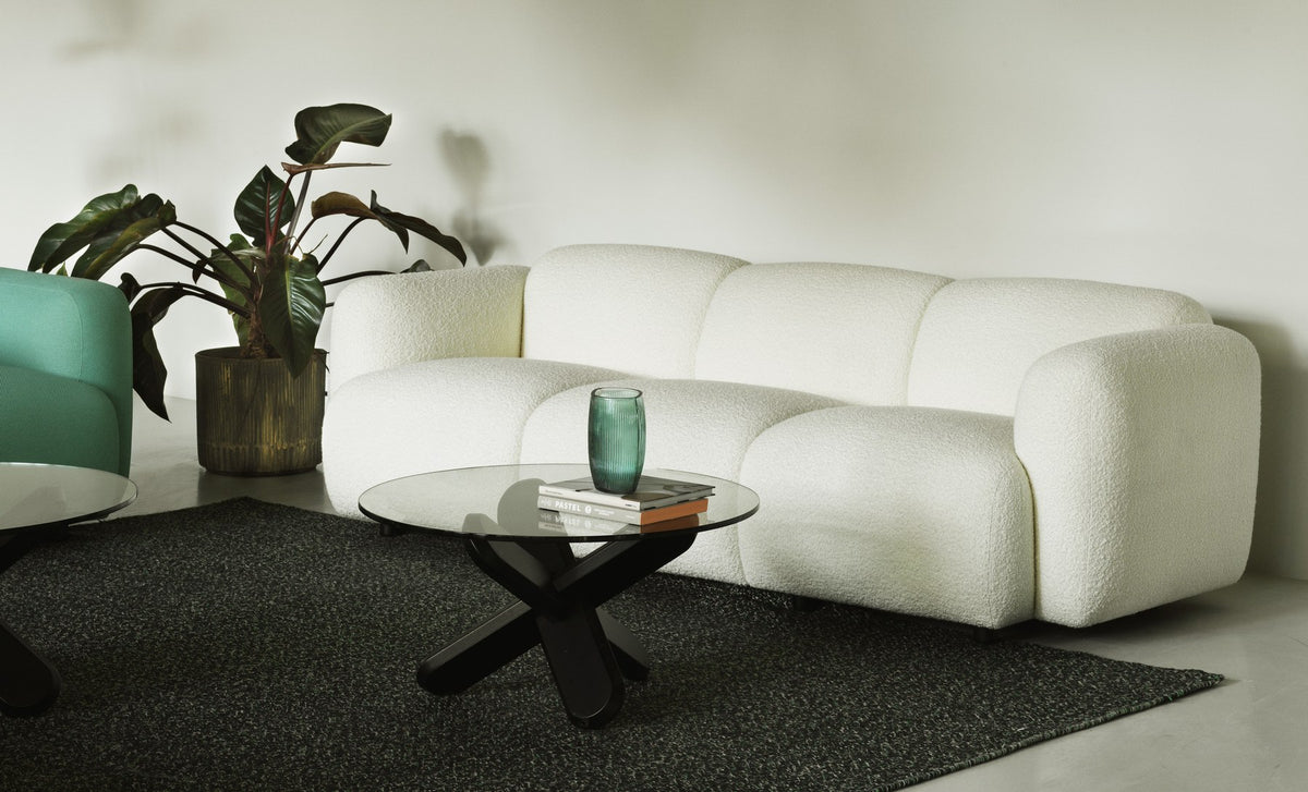 Swell modulares Sofa 3-Sitzer von Normann Copenhagen in Blau, geschwungene Form mit gepolsterter Rückenlehne und Armlehnen, Holzbeine.