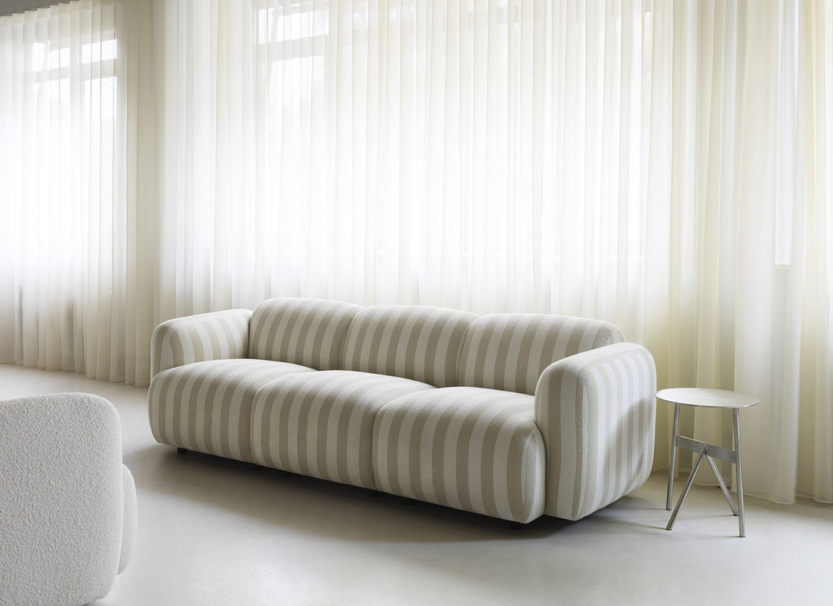 Swell modulares Sofa 3-Sitzer von Normann Copenhagen in Blau, geschwungene Form mit gepolsterter Rückenlehne und Armlehnen, Holzbeine.