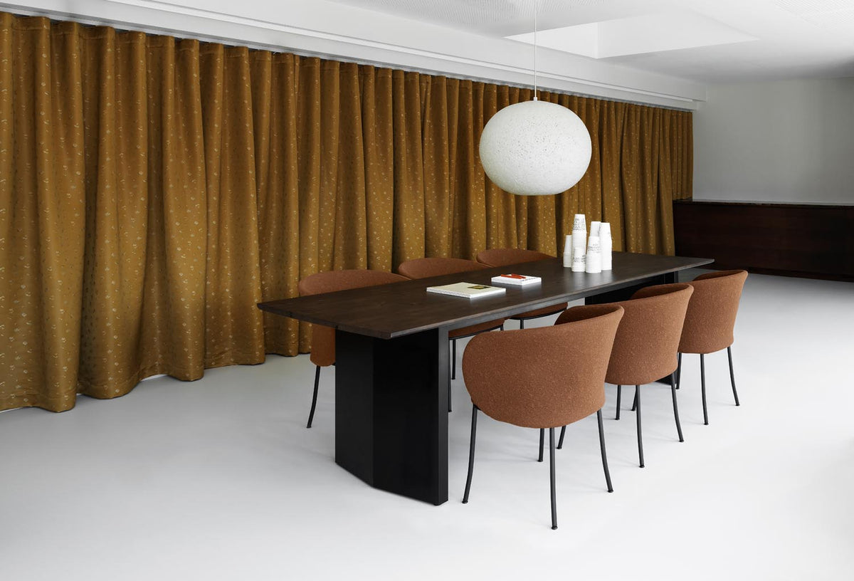 Knit Armchair Black Steel in Sand präsentiert im Onlineshop von KAQTU Design AG. Stuhl ist von Normann Copenhagen