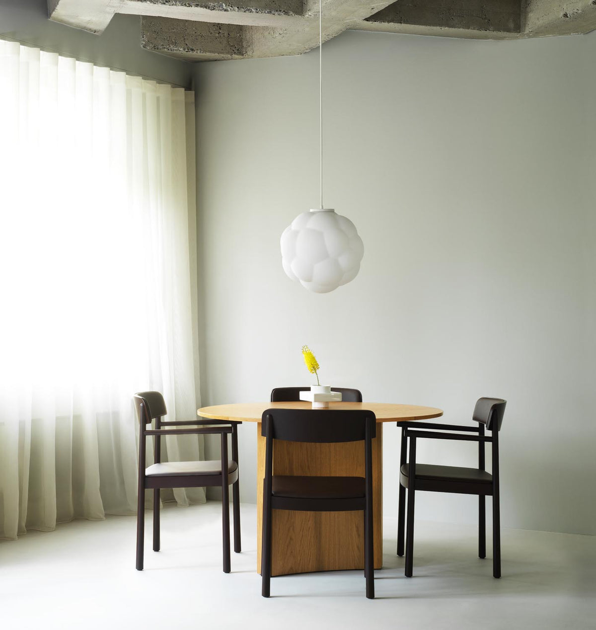 Timb Stuhl Upholstery in Brown / Ultra Leather -Chocolate präsentiert im Onlineshop von KAQTU Design AG. Stuhl ist von Normann Copenhagen