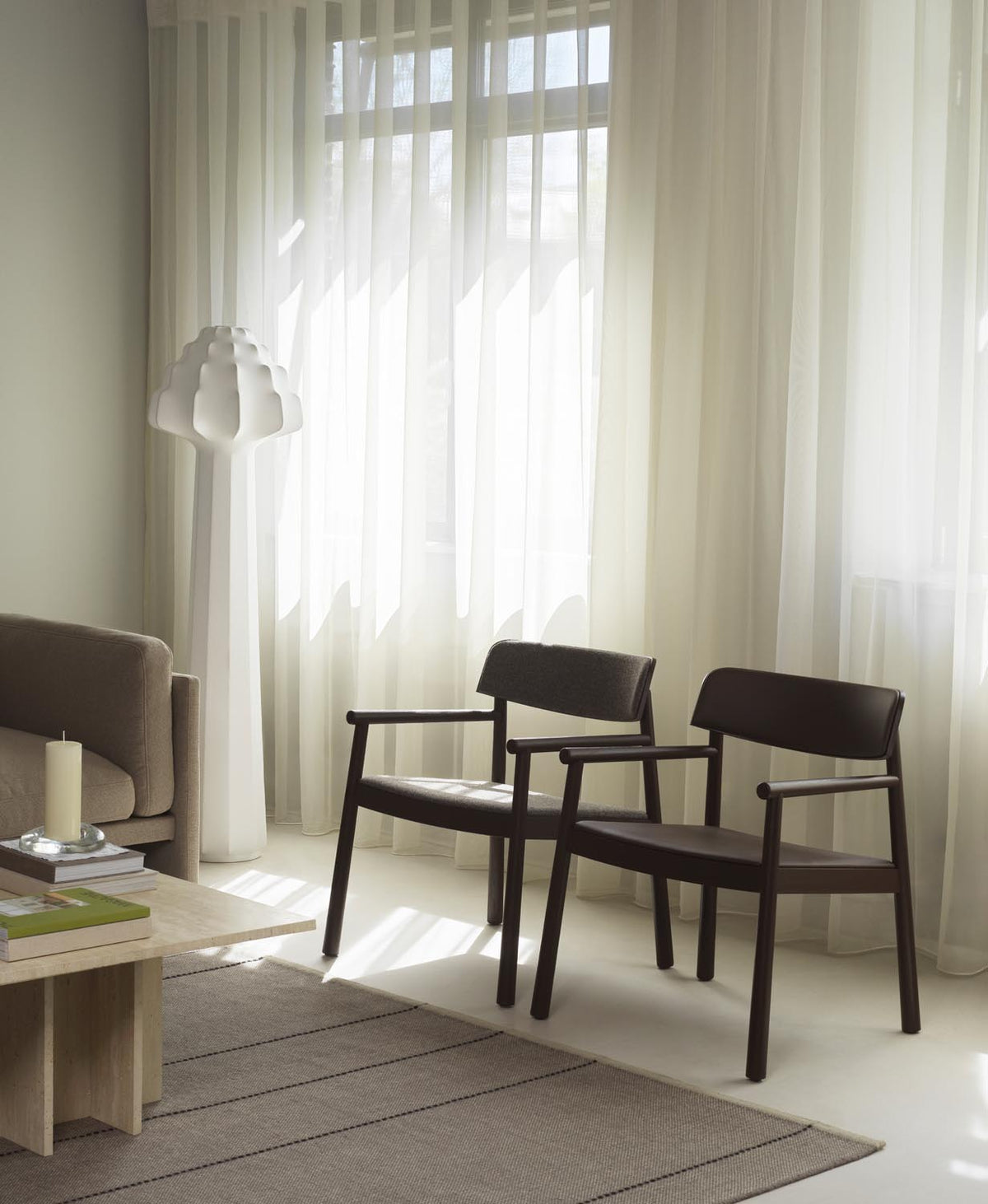 Timb Loungesessel Upholstery in Brown / Ultra Leather -Chocolate präsentiert im Onlineshop von KAQTU Design AG. Sessel ist von Normann Copenhagen