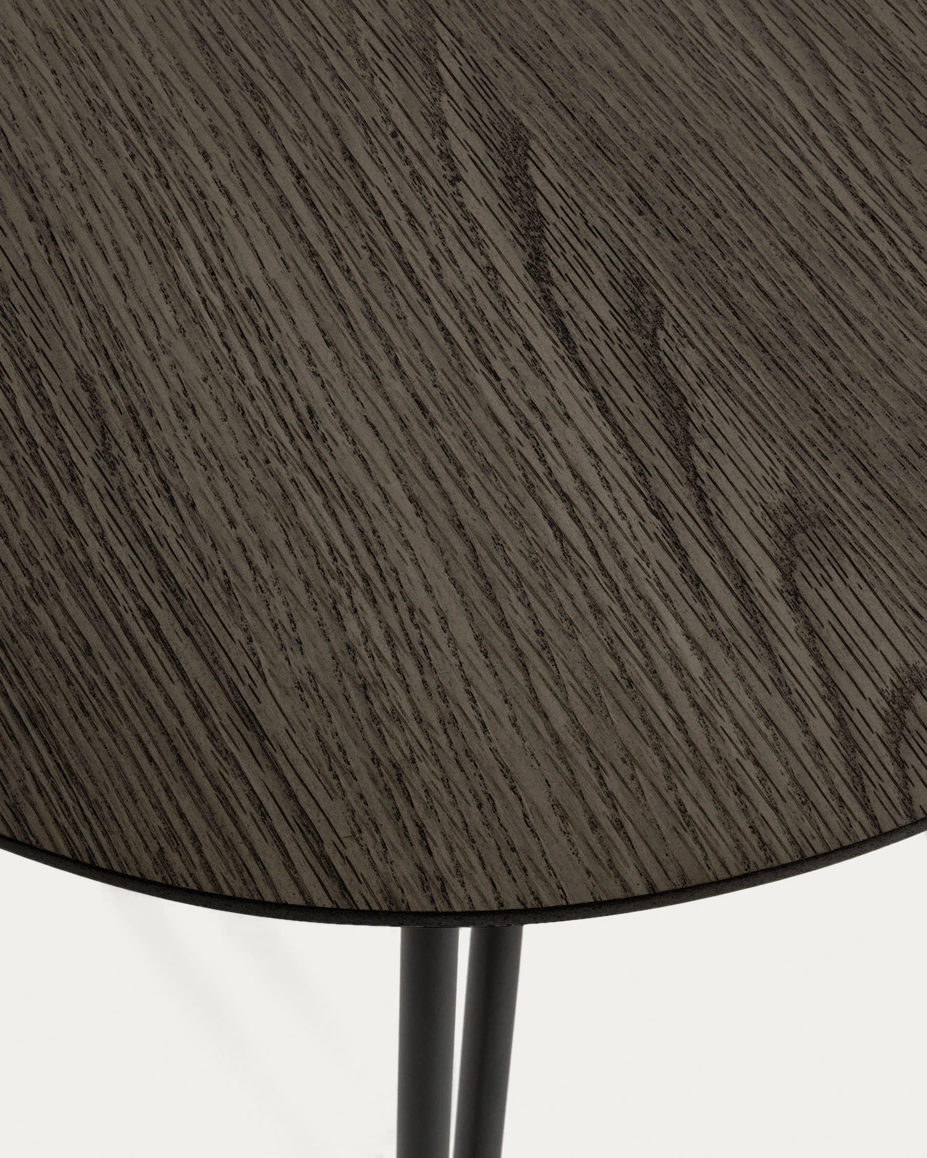 Eleganter Tisch Milian, ausziehbar von 170 bis 320 cm, Eschenfurnier, schwarze Stahlbeine, perfekt für moderne Esszimmer.