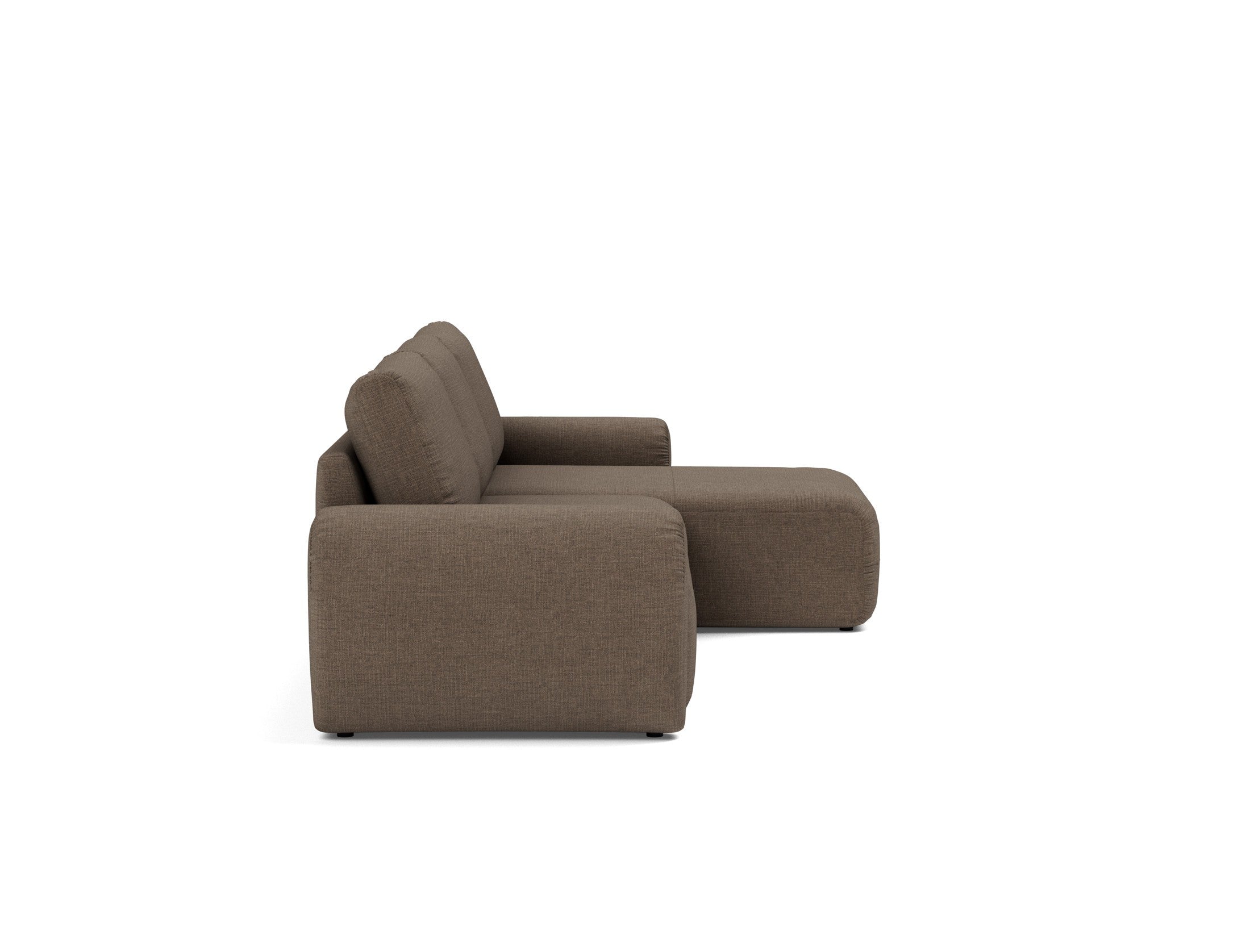 Norum Schlafsofa mit Chaiselongue und Curve-Armlehnen in 411 Esina Cedar Brown präsentiert im Onlineshop von KAQTU Design AG. Bettsofa rechts ist von Innovation Living