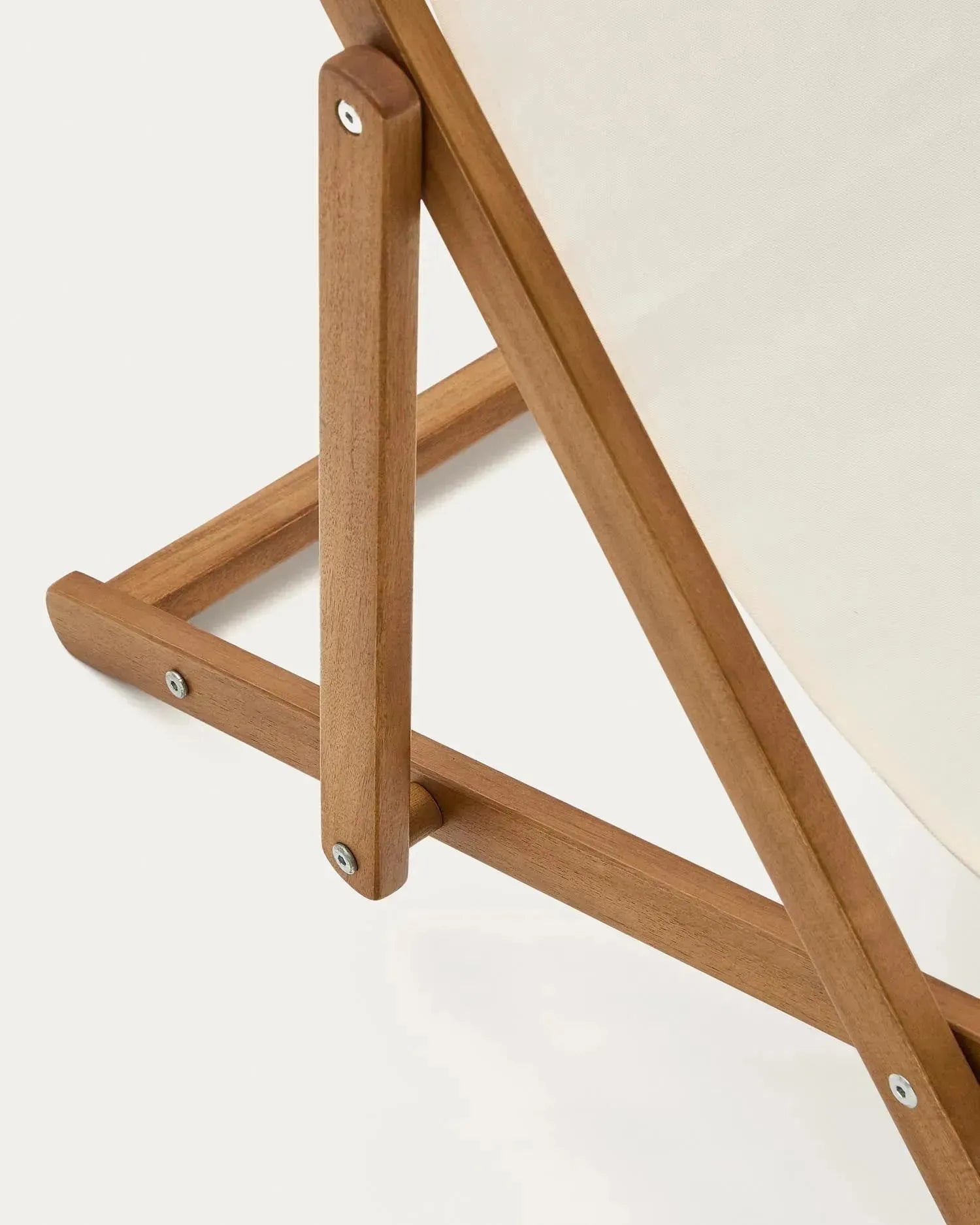 Klappbarer Outdoor-Liegestuhl Adredna für Kinder in Beige aus massivem Akazienholz FSC 100 % in Beige präsentiert im Onlineshop von KAQTU Design AG. Liegestuhl ist von Kave Home