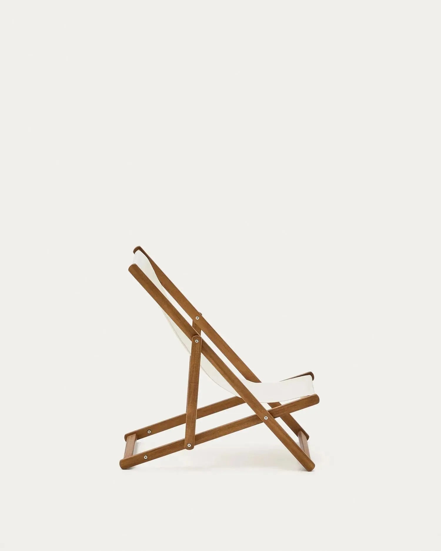 Klappbarer Outdoor-Liegestuhl Adredna für Kinder in Beige aus massivem Akazienholz FSC 100 % in Beige präsentiert im Onlineshop von KAQTU Design AG. Liegestuhl ist von Kave Home