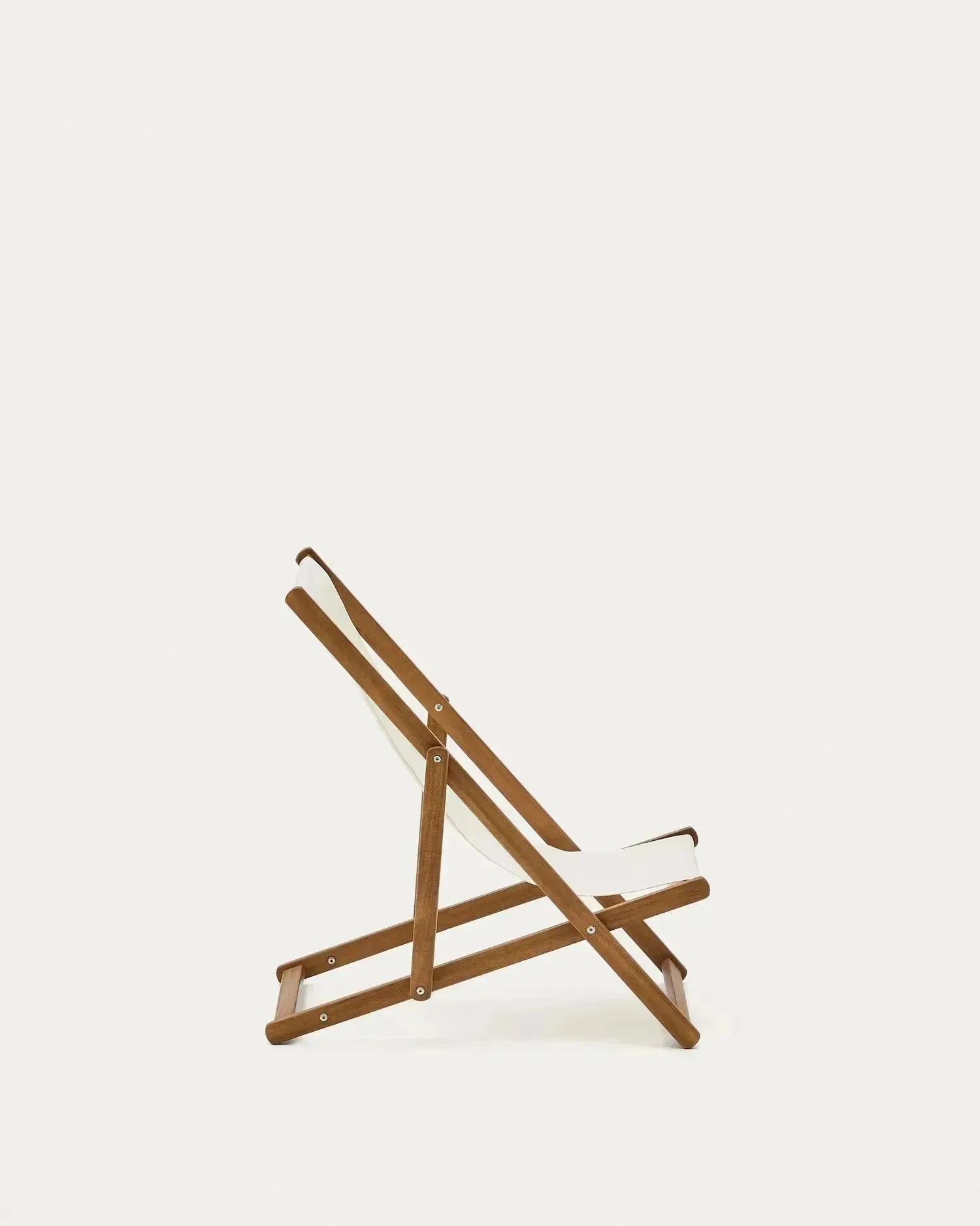 Klappbarer Outdoor-Liegestuhl Adredna für Kinder in Beige aus massivem Akazienholz FSC 100 % in Beige präsentiert im Onlineshop von KAQTU Design AG. Liegestuhl ist von Kave Home