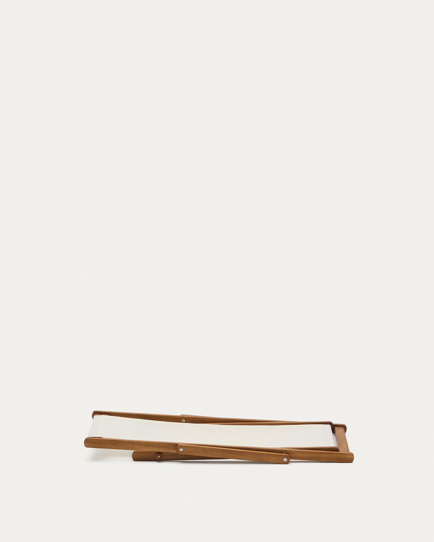 Klappbarer Outdoor-Liegestuhl Adredna für Kinder in Beige aus massivem Akazienholz FSC 100 % in Beige präsentiert im Onlineshop von KAQTU Design AG. Liegestuhl ist von Kave Home
