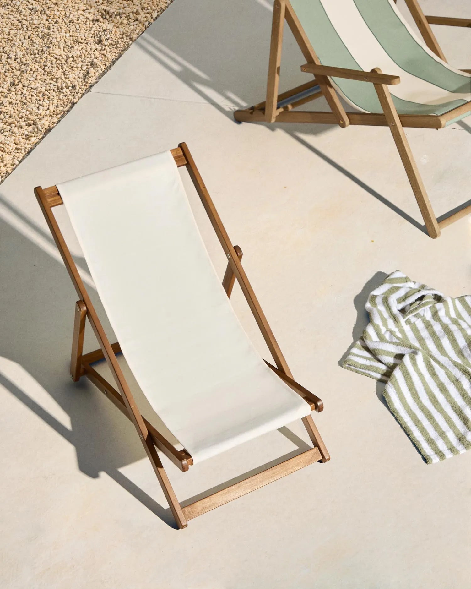 Klappbarer Outdoor-Liegestuhl Adredna für Kinder in Beige aus massivem Akazienholz FSC 100 % in Beige präsentiert im Onlineshop von KAQTU Design AG. Liegestuhl ist von Kave Home