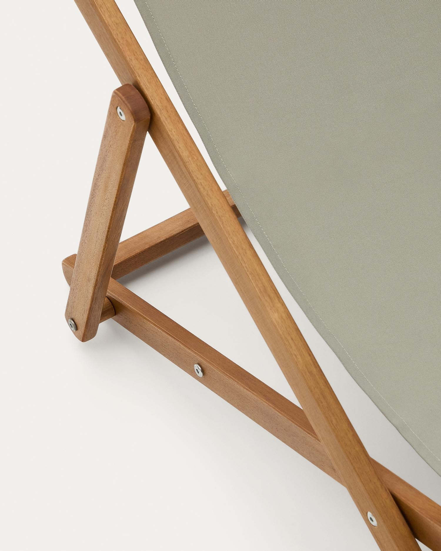 Klappbarer Outdoor-Liegestuhl Adredna für Kinder in Grün aus massivem Akazienholz FSC 100 % in Grün präsentiert im Onlineshop von KAQTU Design AG. Liegestuhl ist von Kave Home