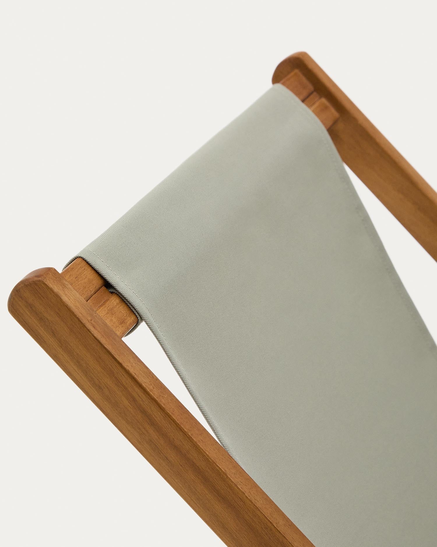 Klappbarer Outdoor-Liegestuhl Adredna für Kinder in Grün aus massivem Akazienholz FSC 100 % in Grün präsentiert im Onlineshop von KAQTU Design AG. Liegestuhl ist von Kave Home