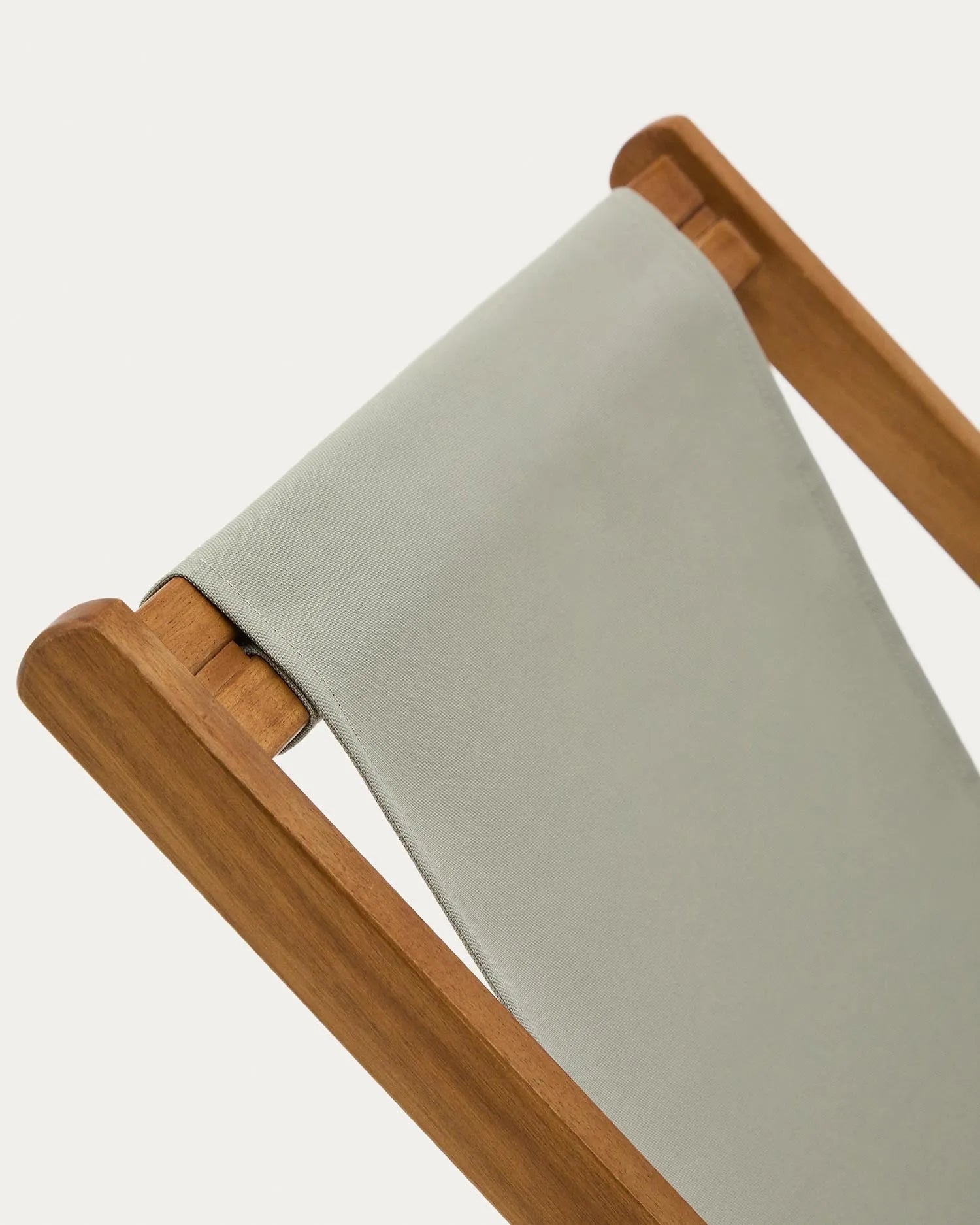 Klappbarer Outdoor-Liegestuhl Adredna für Kinder in Grün aus massivem Akazienholz FSC 100 % in Grün präsentiert im Onlineshop von KAQTU Design AG. Liegestuhl ist von Kave Home