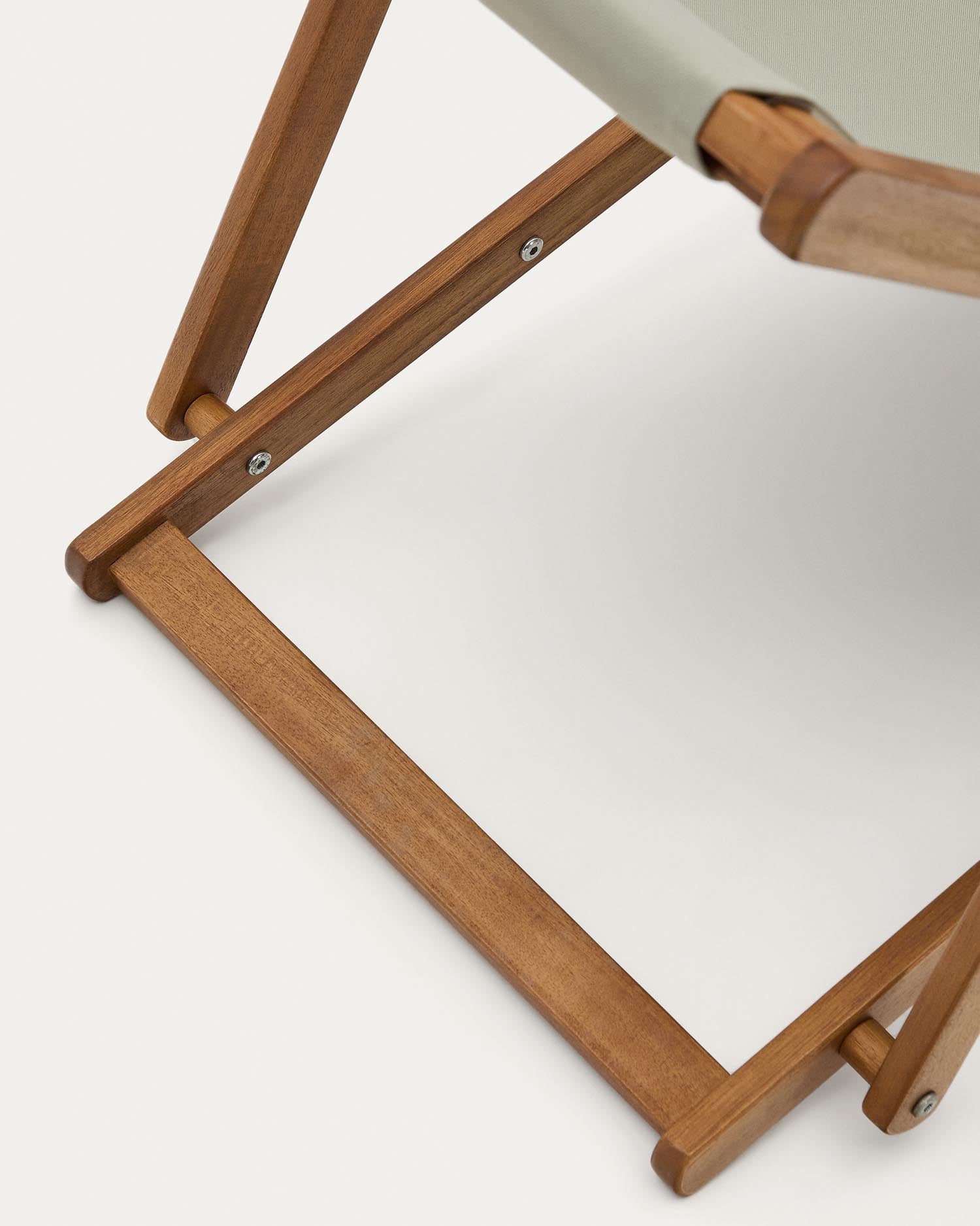 Klappbarer Outdoor-Liegestuhl Adredna für Kinder in Grün aus massivem Akazienholz FSC 100 % in Grün präsentiert im Onlineshop von KAQTU Design AG. Liegestuhl ist von Kave Home