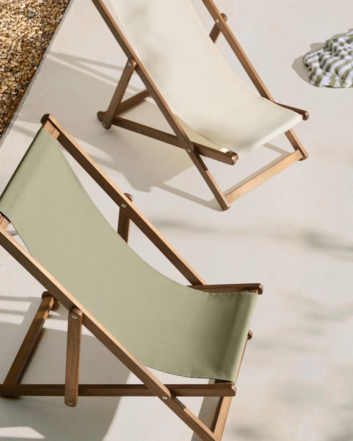 Klappbarer Outdoor-Liegestuhl Adredna für Kinder in Grün aus massivem Akazienholz FSC 100 % in Grün präsentiert im Onlineshop von KAQTU Design AG. Liegestuhl ist von Kave Home
