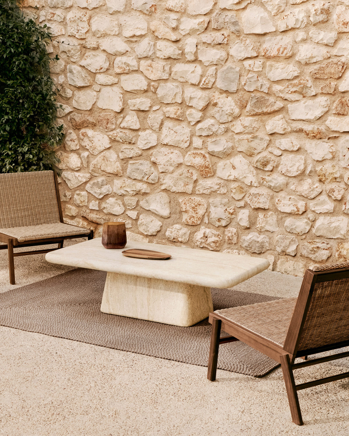 Couchtisch Drasi aus Zement in Travertinoptik 140 x 70 cm in Beige, Ecru präsentiert im Onlineshop von KAQTU Design AG. Loungetisch ist von Kave Home