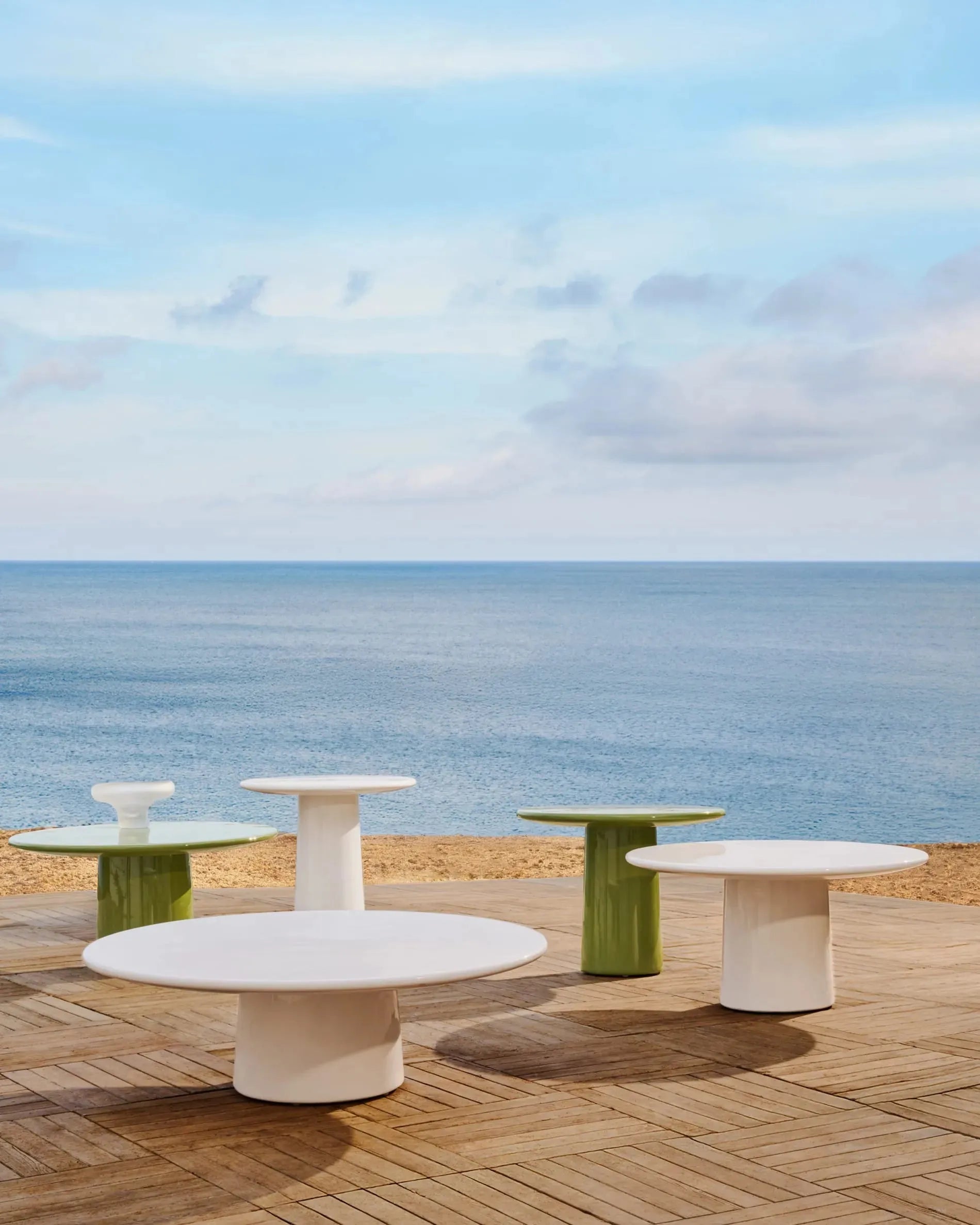 Eleganter Couchtisch aus Zement mit grünem Glanz-Finish, 65 cm Durchmesser, robust und modern, perfekt für stilvolle Wohnräume.