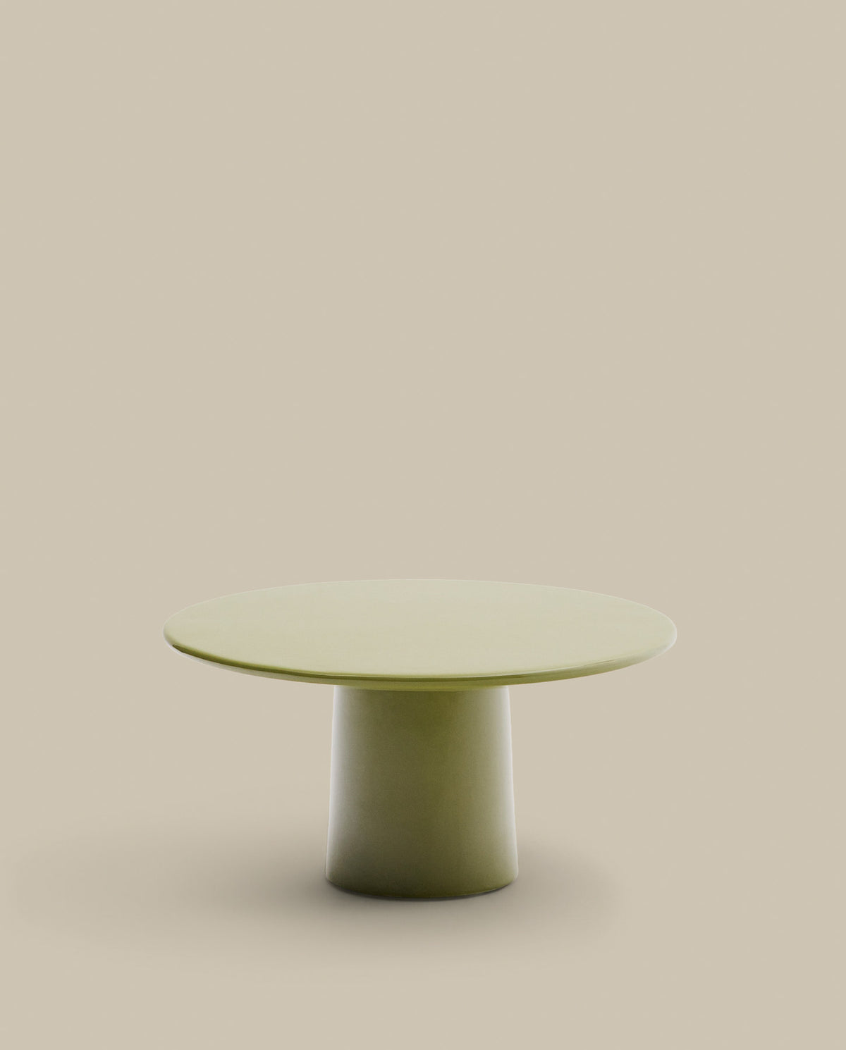Couchtisch Albanella aus Zement mit glänzend grünem Finish Ø 85 cm in Grün präsentiert im Onlineshop von KAQTU Design AG. Loungetisch ist von Kave Home