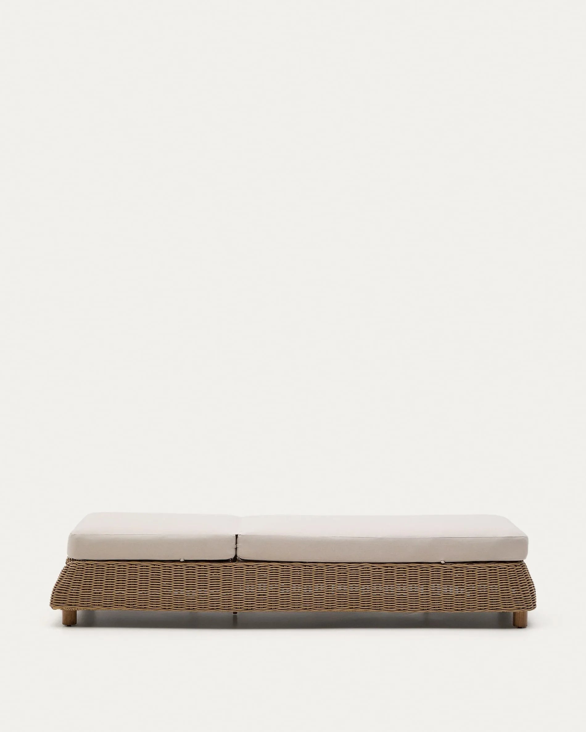 Stilvolle Sonnenliege Meria aus langlebigem synthetischem Rattan, perfekt für Terrasse oder Garten und erholsame Stunden.