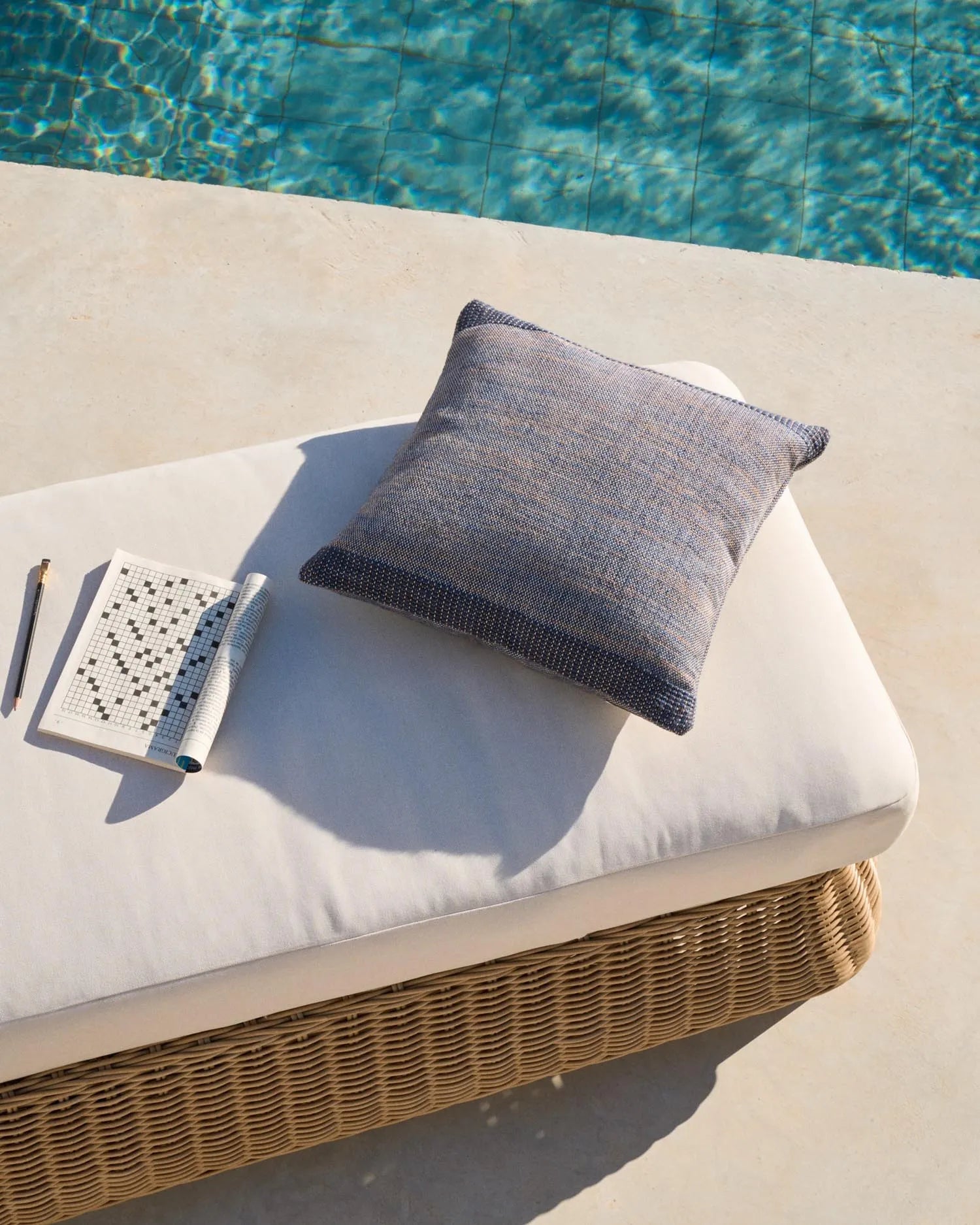 Stilvolle Sonnenliege Meria aus langlebigem synthetischem Rattan, perfekt für Terrasse oder Garten und erholsame Stunden.