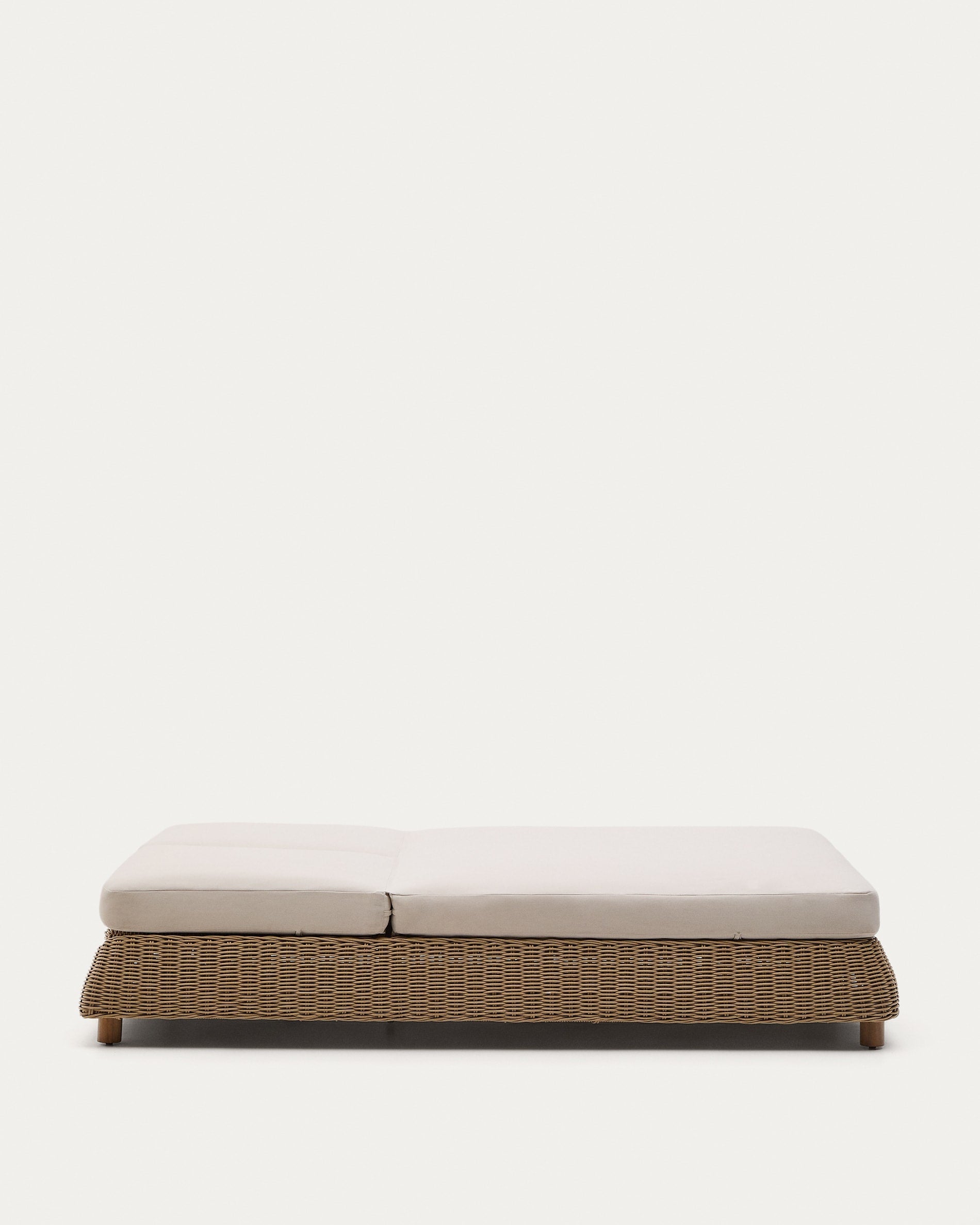 Stilvolle 2er-Sonnenliege Meria aus langlebigem synthetischem Rattan, perfekt für Garten oder Terrasse und entspannte Stunden.