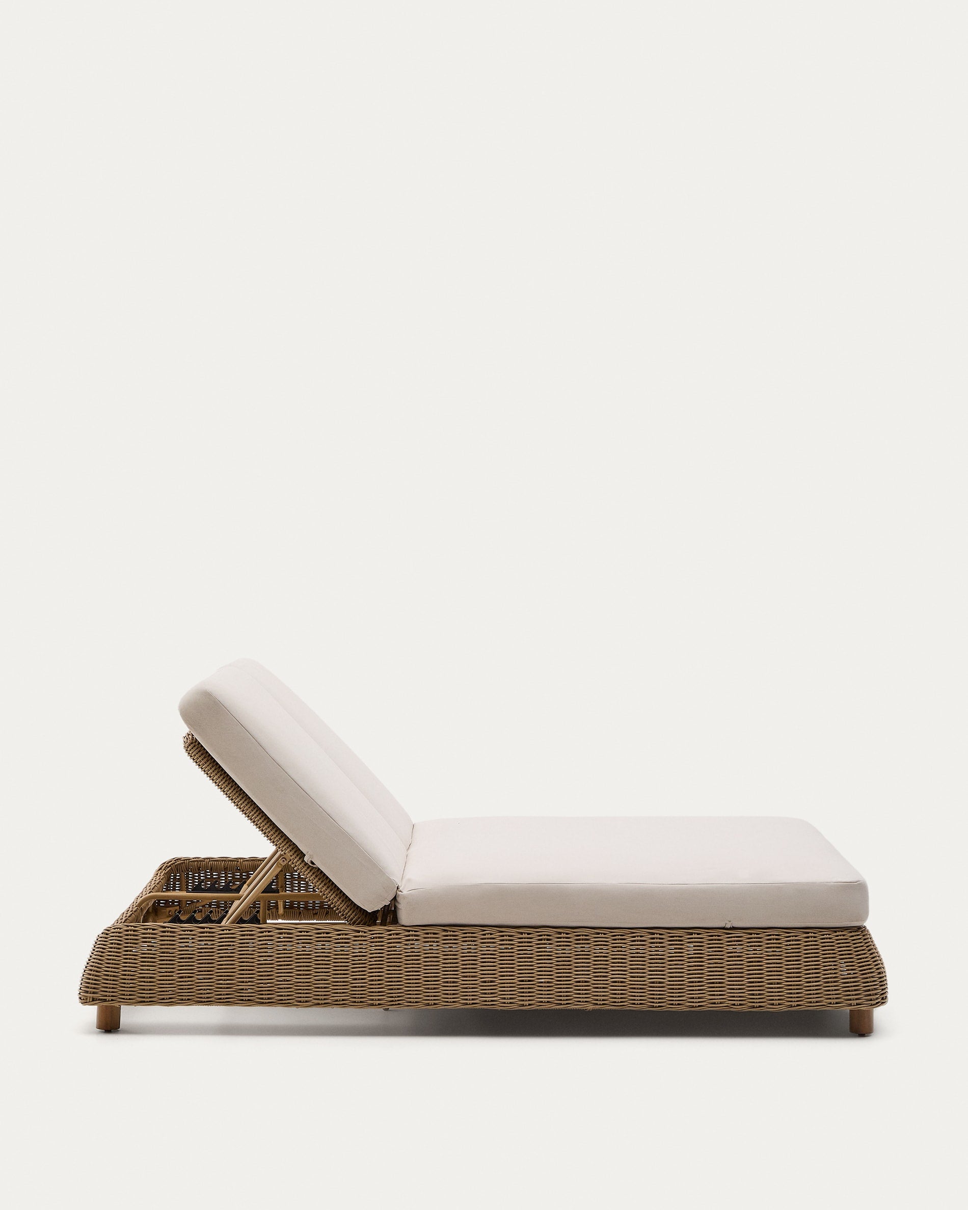 Elegante 2er-Sonnenliege Meria aus robustem synthetischem Rattan, ideal für Garten oder Terrasse und entspannte Momente.