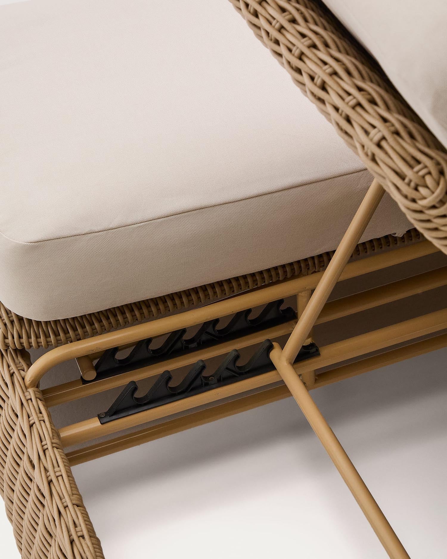 Elegante 2er-Sonnenliege Meria aus robustem synthetischem Rattan, ideal für Garten oder Terrasse und entspannte Momente.