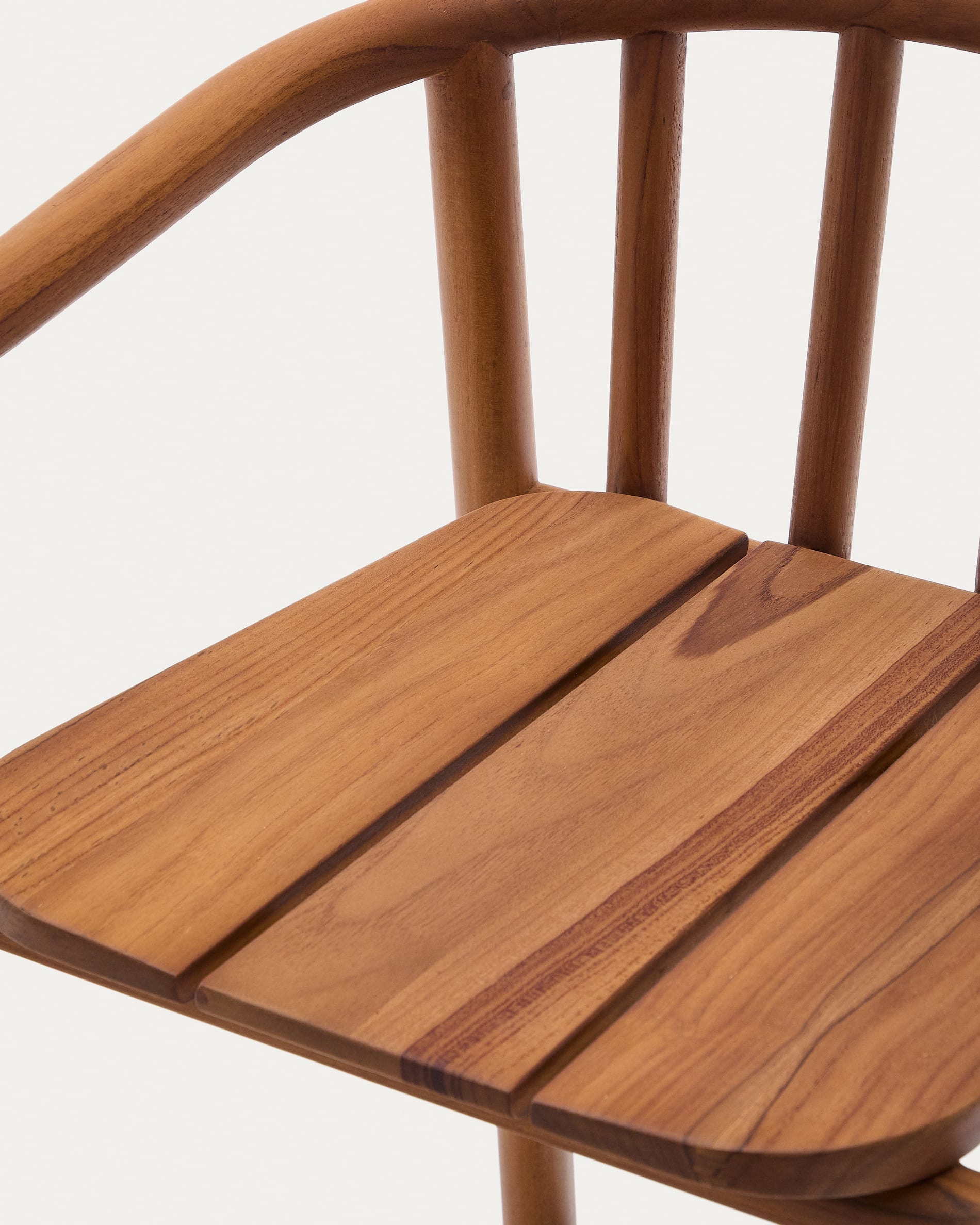 Eleganter Outdoor-Hocker aus nachhaltigem Teakholz (FSC 100%), 65 cm hoch, perfekt für stilvolle und umweltfreundliche Außenbereiche.